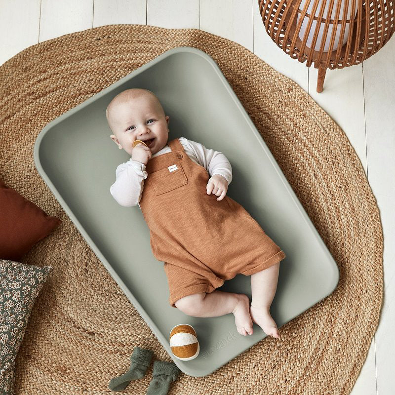 Leander® Previjalna podloga Matty Sage Green Leander