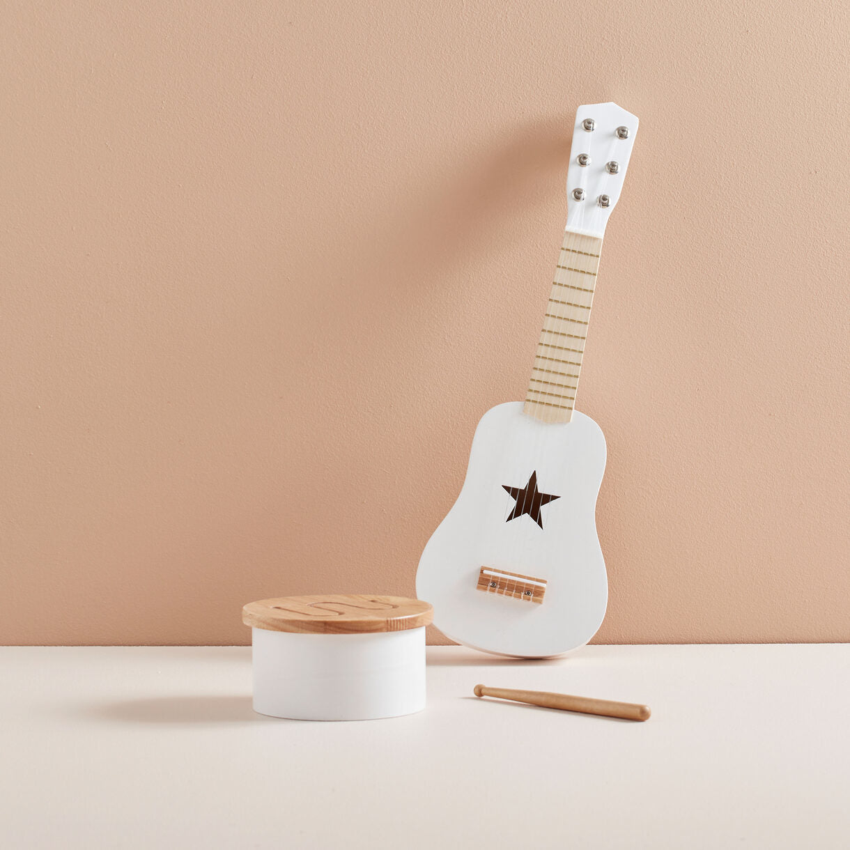 Kids Concept® Lesena kitara White Kid's Concept