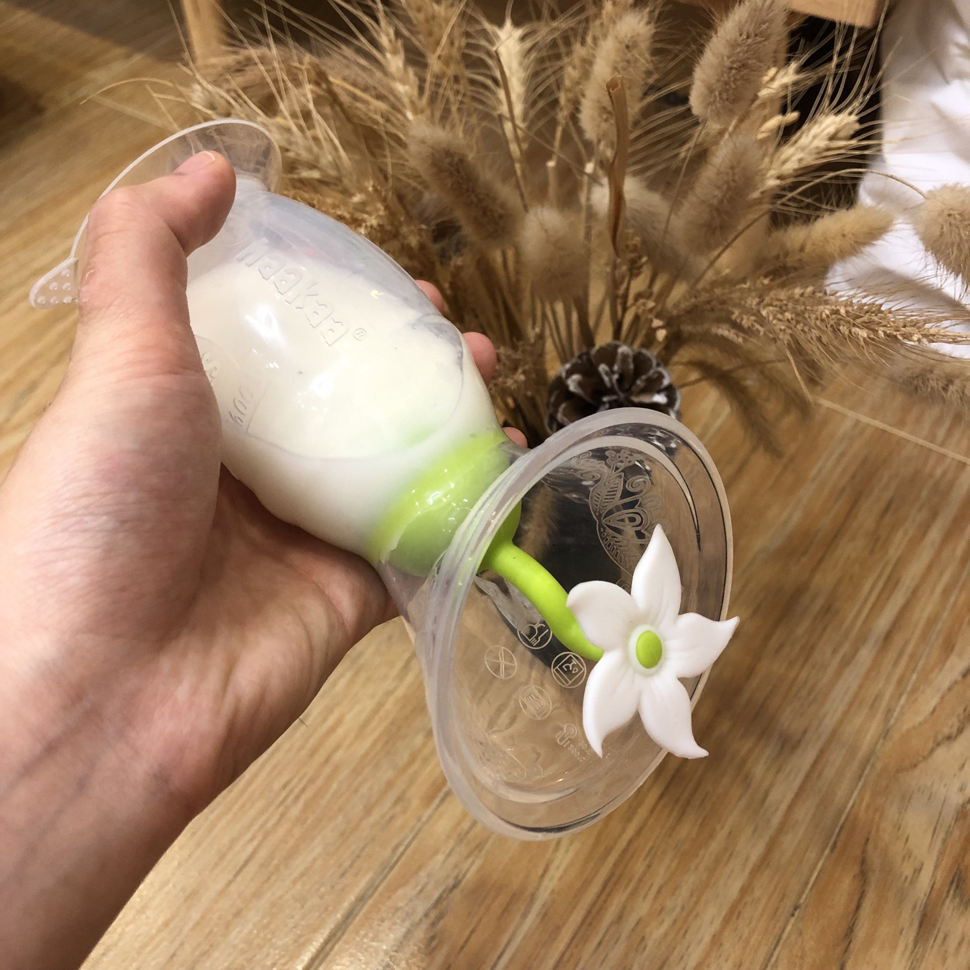 Haakaa® Silikonska črpalka 2.gen. 100ml in Pokrovček Rožica Haakaa
