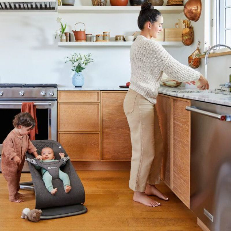 Ergobaby® Evolve ležalnik 3v1 Light Grey Ergobaby