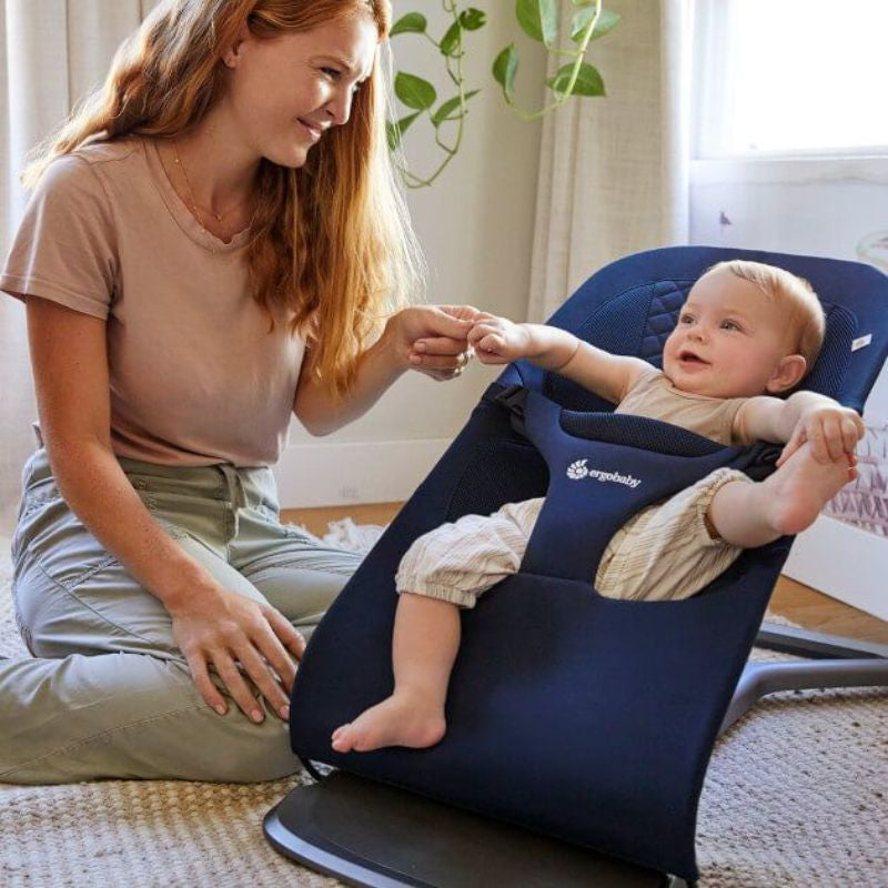 Ergobaby® Evolve ležalnik 3v1 Midnight Blue Ergobaby