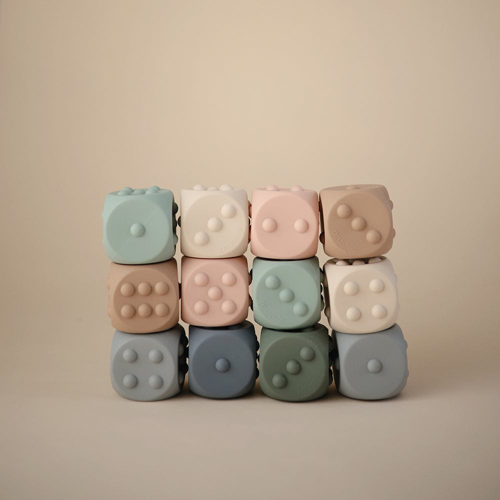 Mushie® Silikonske aktivnostne kocke Tradewinds/Stone Mushie