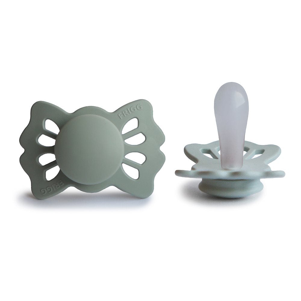 Frigg® Simetrična Duda iz silikona Lucky Sage/Powder Blue (0-6m) FRIGG