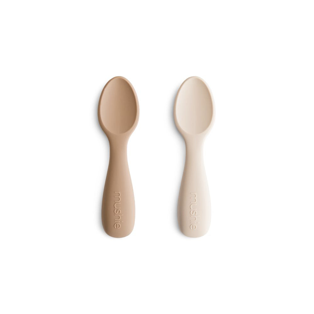 Mushie® Set dveh silikonskih žličk Starter Natural/Shifting Sand Mushie