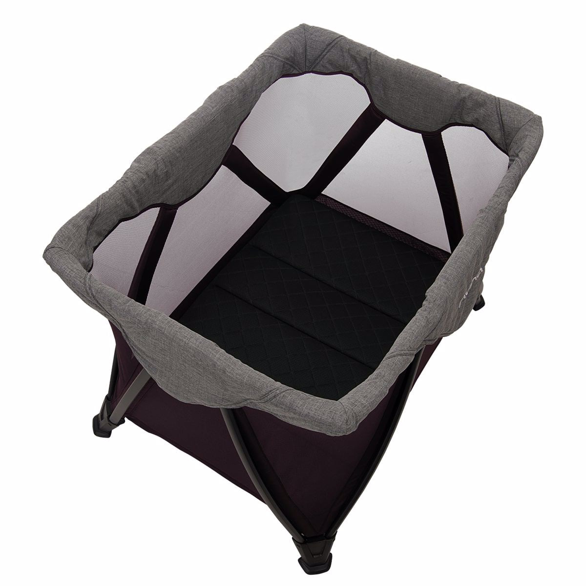 Nuna® Prenosna posteljica Sena™ Aire + rjuha Charcoal Nuna