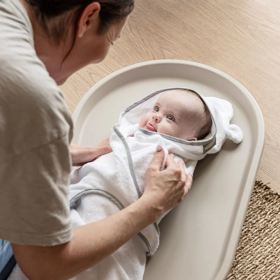 Shnuggle® Previjalna podloga Squishy Taupe Shnuggle