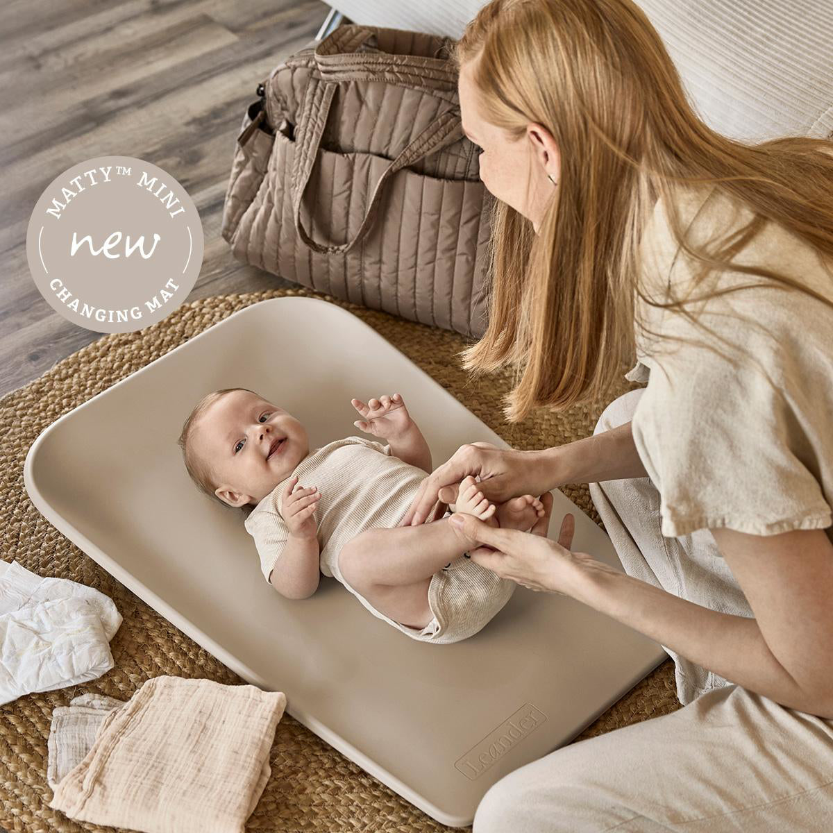 Leander® Previjalna podloga Matty MINI Cappuccino Leander
