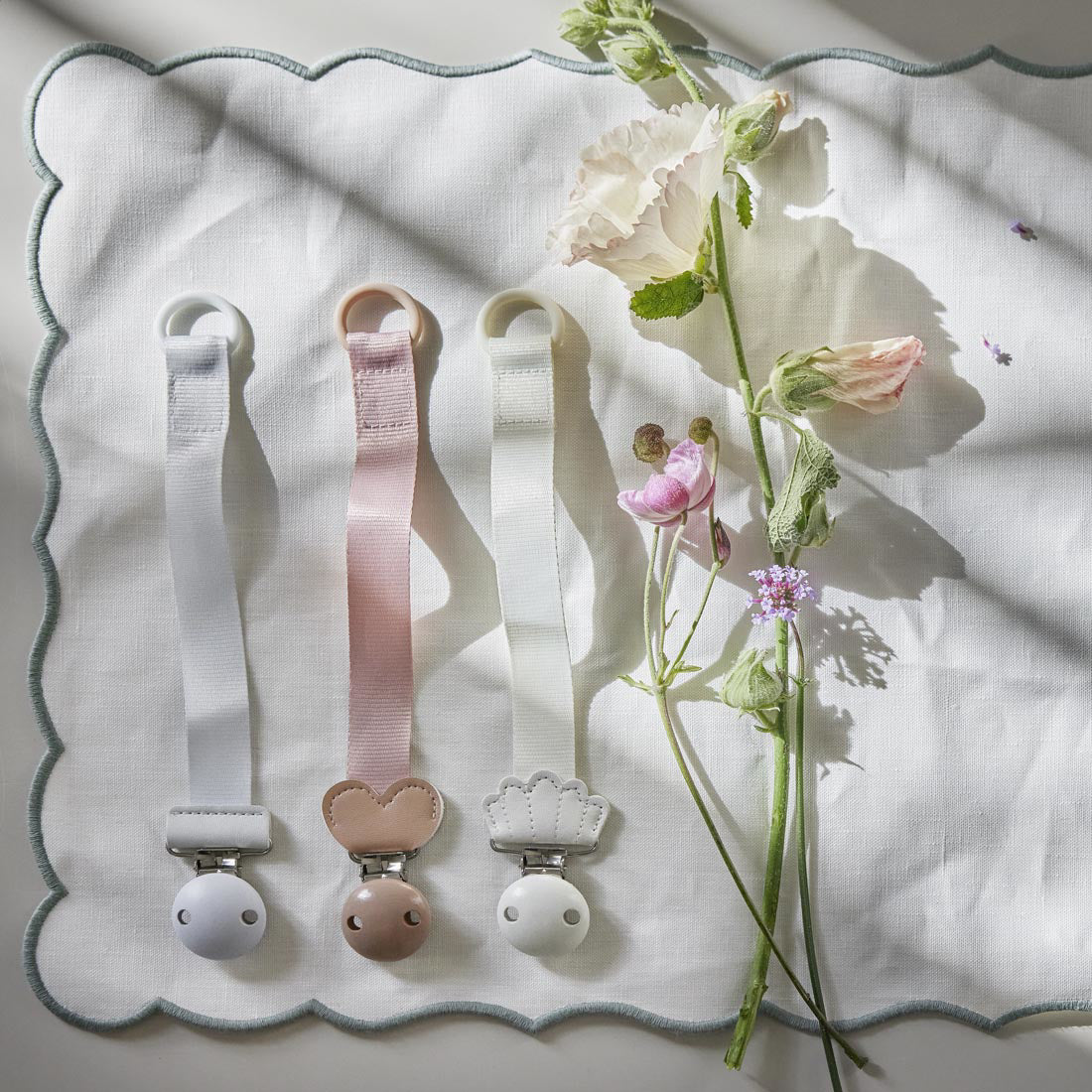 Elodie® Priponka za dudo Vanilla White Elodie Details