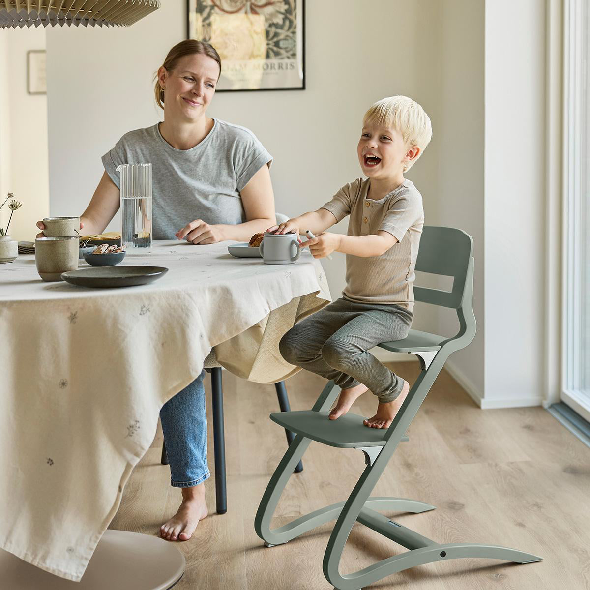 Leander® Otroški stol za hranjenje Louie™ Sage Green Leander