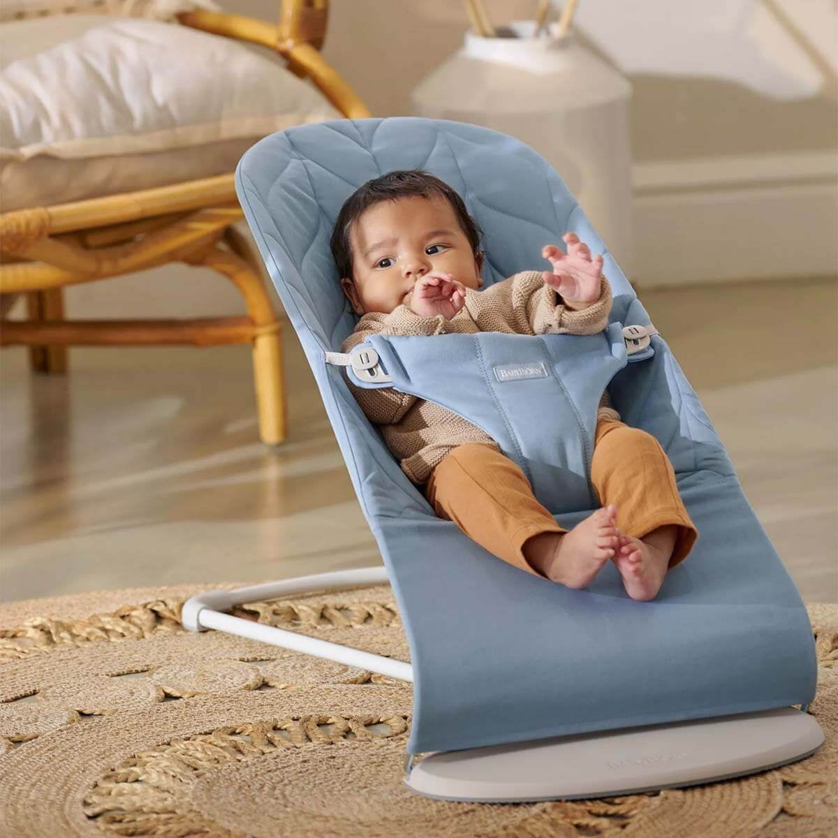 BabyBjörn® Gugalnik Balance Bliss Woven Petal Blue BabyBjörn