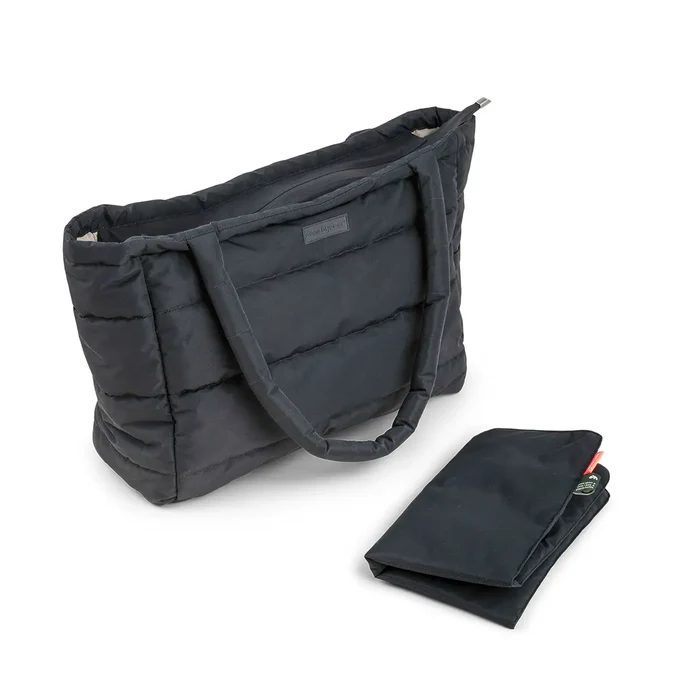 Done by Deer® Previjalna torba Quilted Tote Black Done by Deer