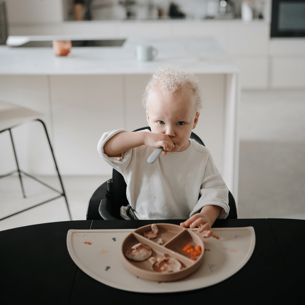 Mushie® Silikonska podloga za hranjenje Circus Mushie