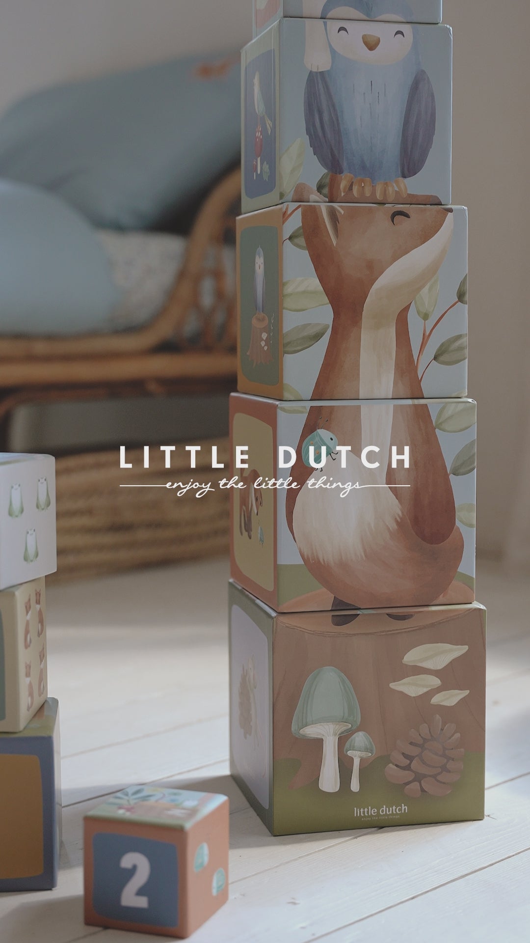 Učitaj video: Little Dutch® Piramida za slaganje Forest Friends FSC
