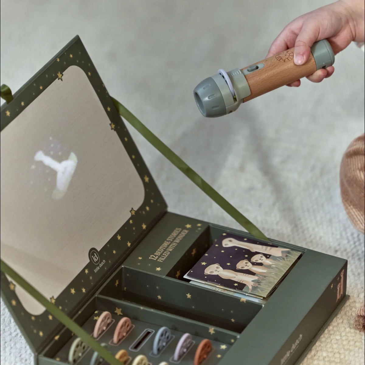 Little Dutch® Story Projector Safari Friends – slika 8