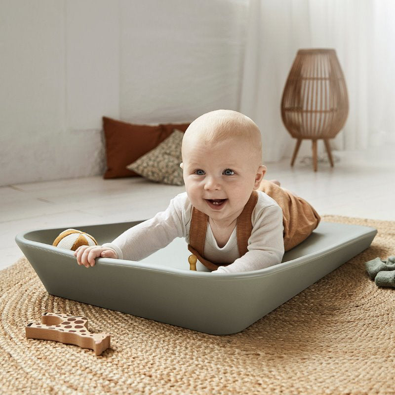 Leander® Previjalna podloga Matty Sage Green Leander