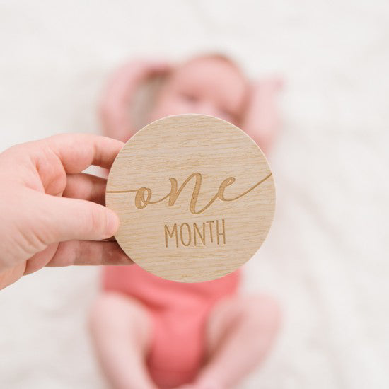 Pearhead® Lesene milestone kartice za fotografiranje dojenčka – 12 mesecev Pearhead