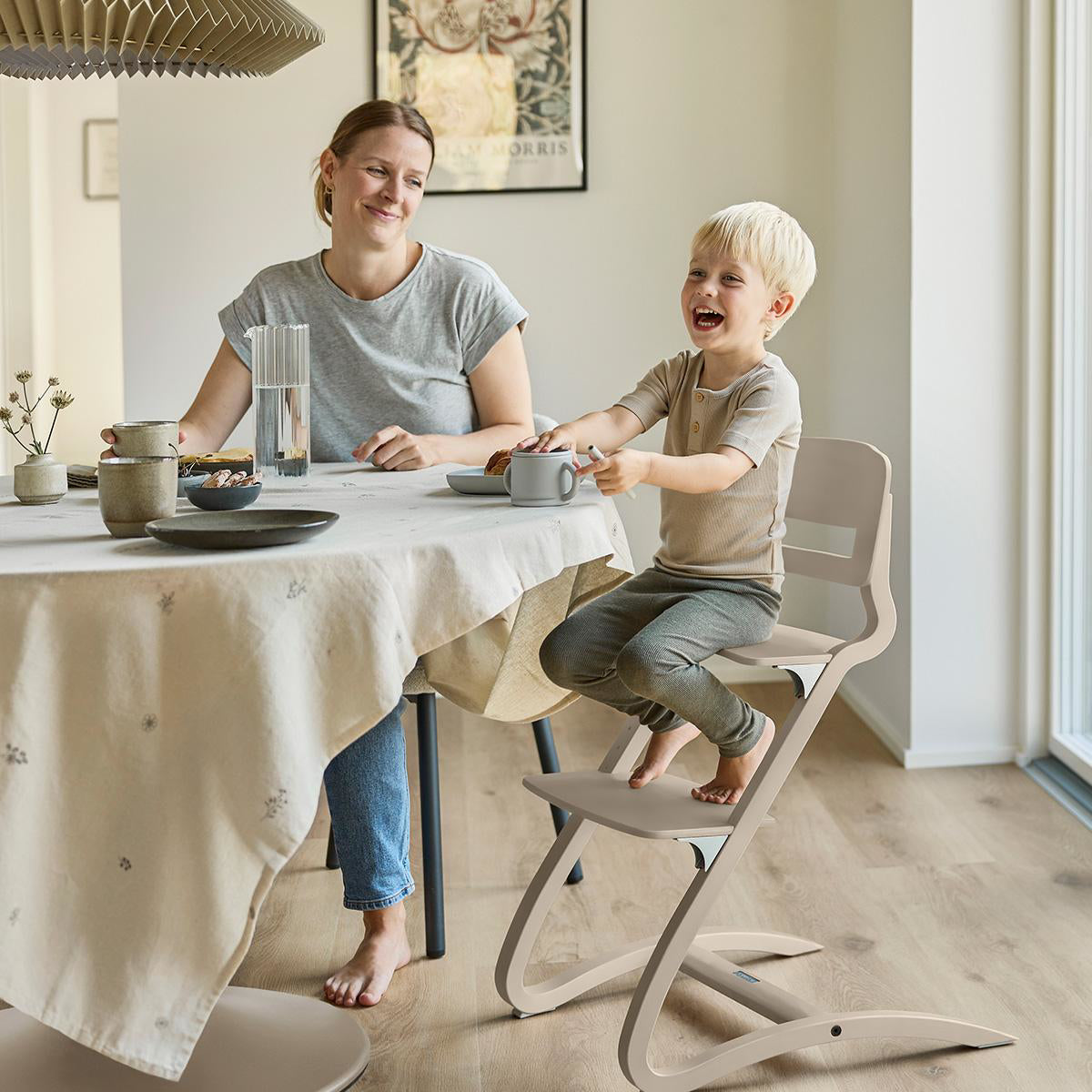 Leander® Otroški stol za hranjenje Louie™ Cappuccino Leander