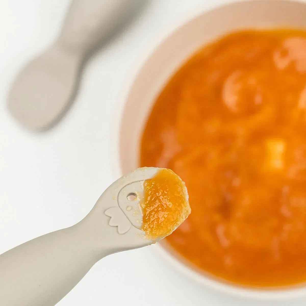 Done by Deer® Set 2 silikonskih žličk Tiny Farm Powder Done by Deer
