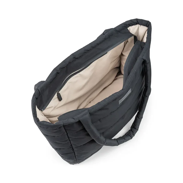 Done by Deer® Previjalna torba Quilted Tote Black Done by Deer