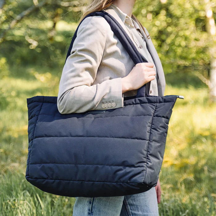 Done by Deer® Previjalna torba Quilted Tote Black Done by Deer