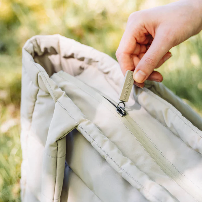 Done by Deer® Previjalna torba Quilted Tote Sand Done by Deer