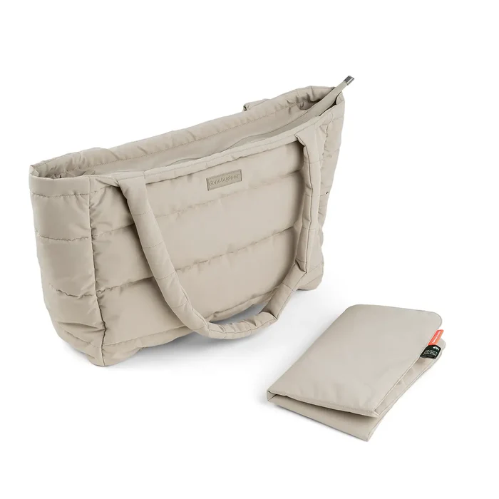 Done by Deer® Previjalna torba Quilted Tote Sand Done by Deer