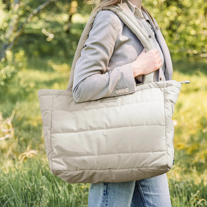 Done by Deer® Previjalna torba Quilted Tote Sand Done by Deer