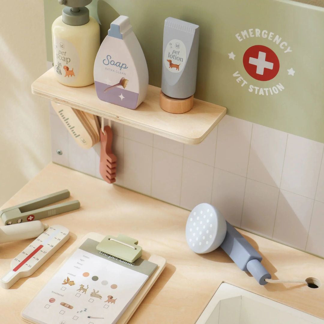 Little Dutch® Otroška lesena veterinarska ordinacija Little Dutch