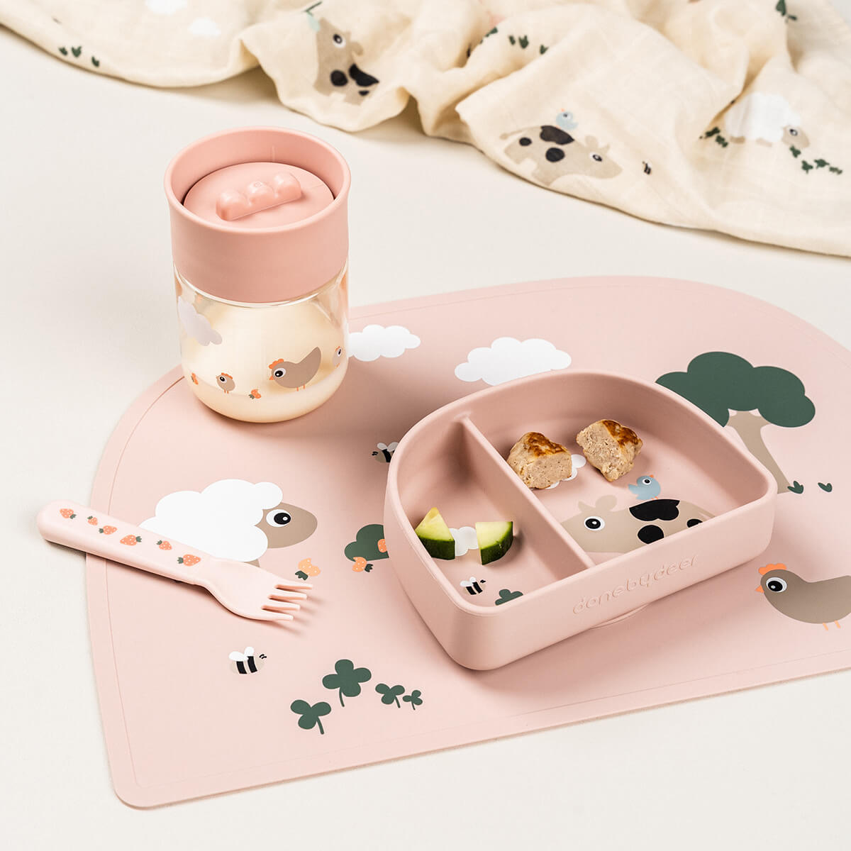Done by Deer® Jedilni set za učenje pitja 360° Tiny farm Powder