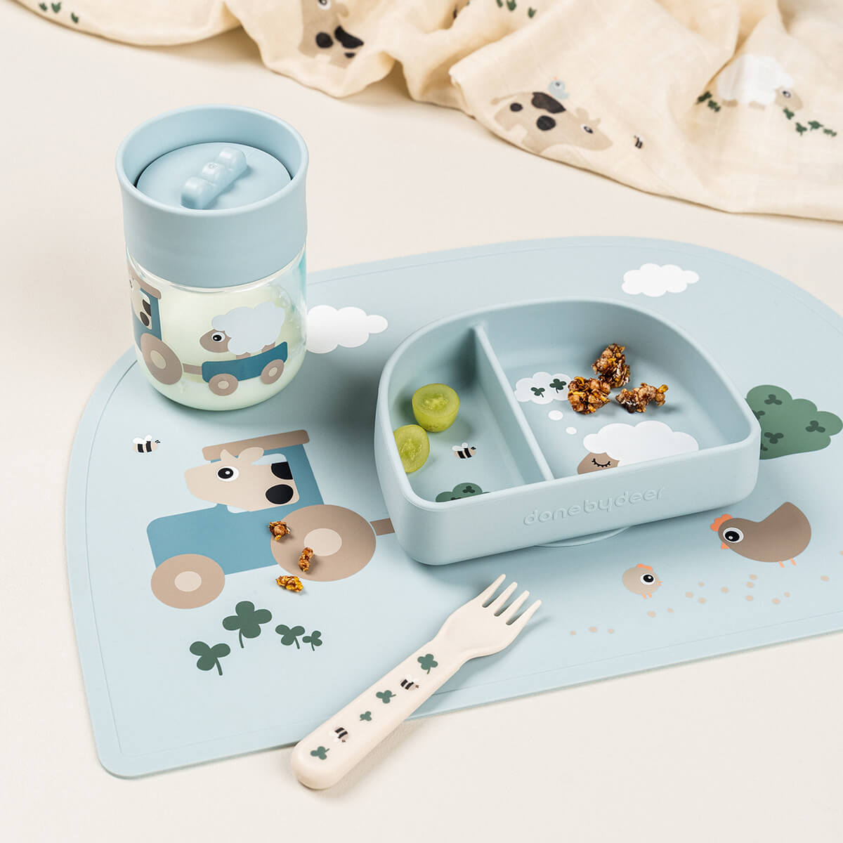 Done by Deer® Jedilni set za učenje pitja 360° Tiny farm Blue