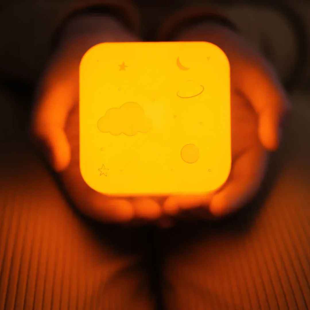 Cloud B® Cube B Nočna lučka Vesolje Cloud B