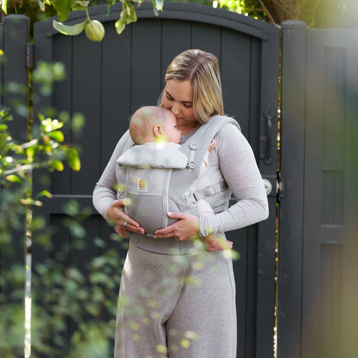 Ergobaby® Baby Carrier Adapt Soft Flex Mesh Pearl Grey – slika 12