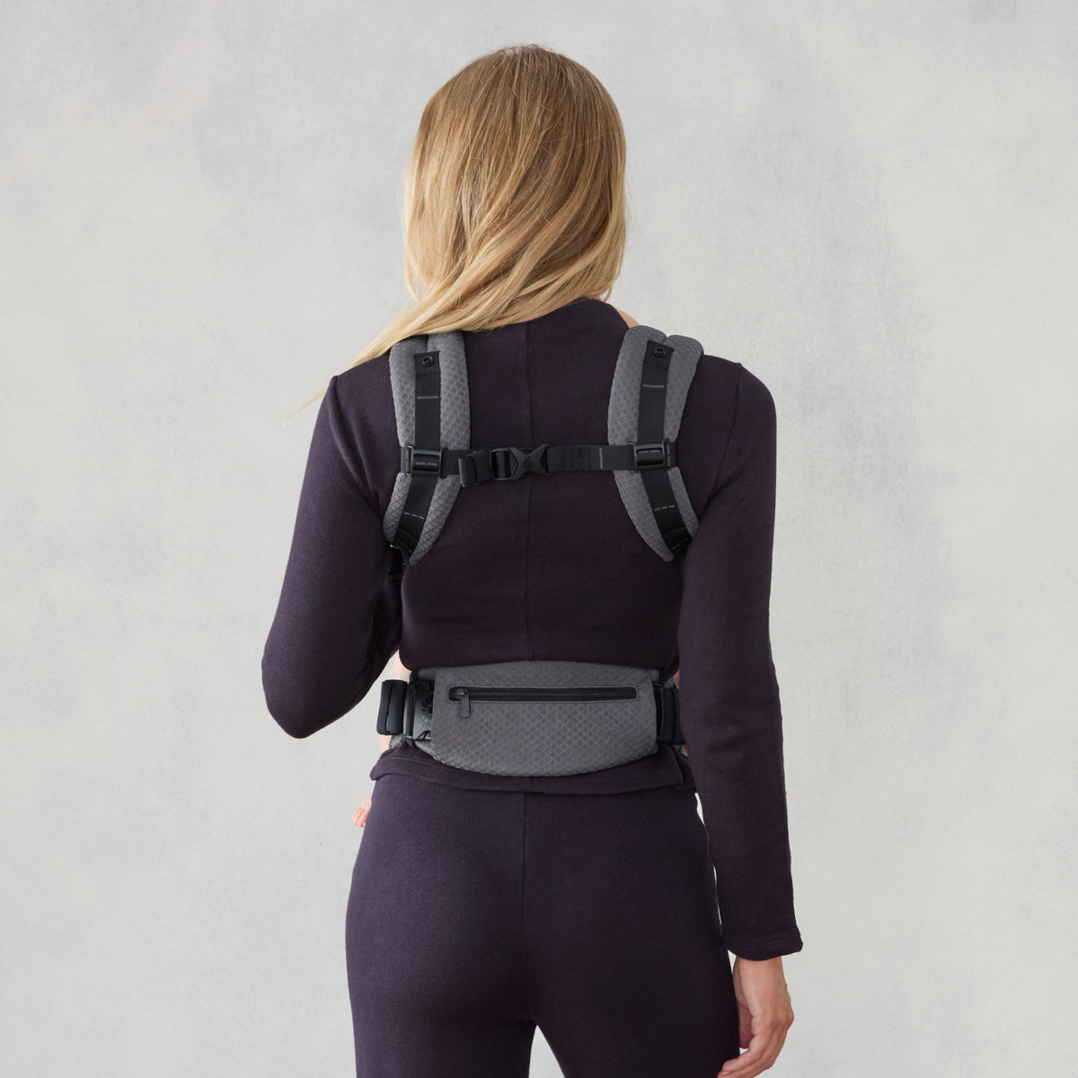 Ergobaby® Baby Carrier Omni Deluxe Mesh Graphite Grey – slika 7