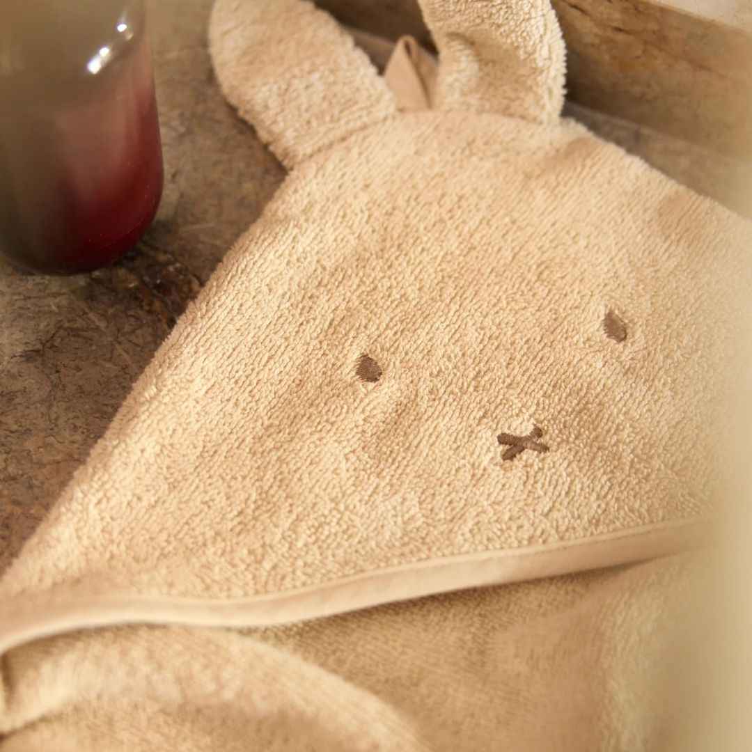 Jollein® Brisača s kapuco Jacquard Miffy Warm Sand 75x75 Jollein