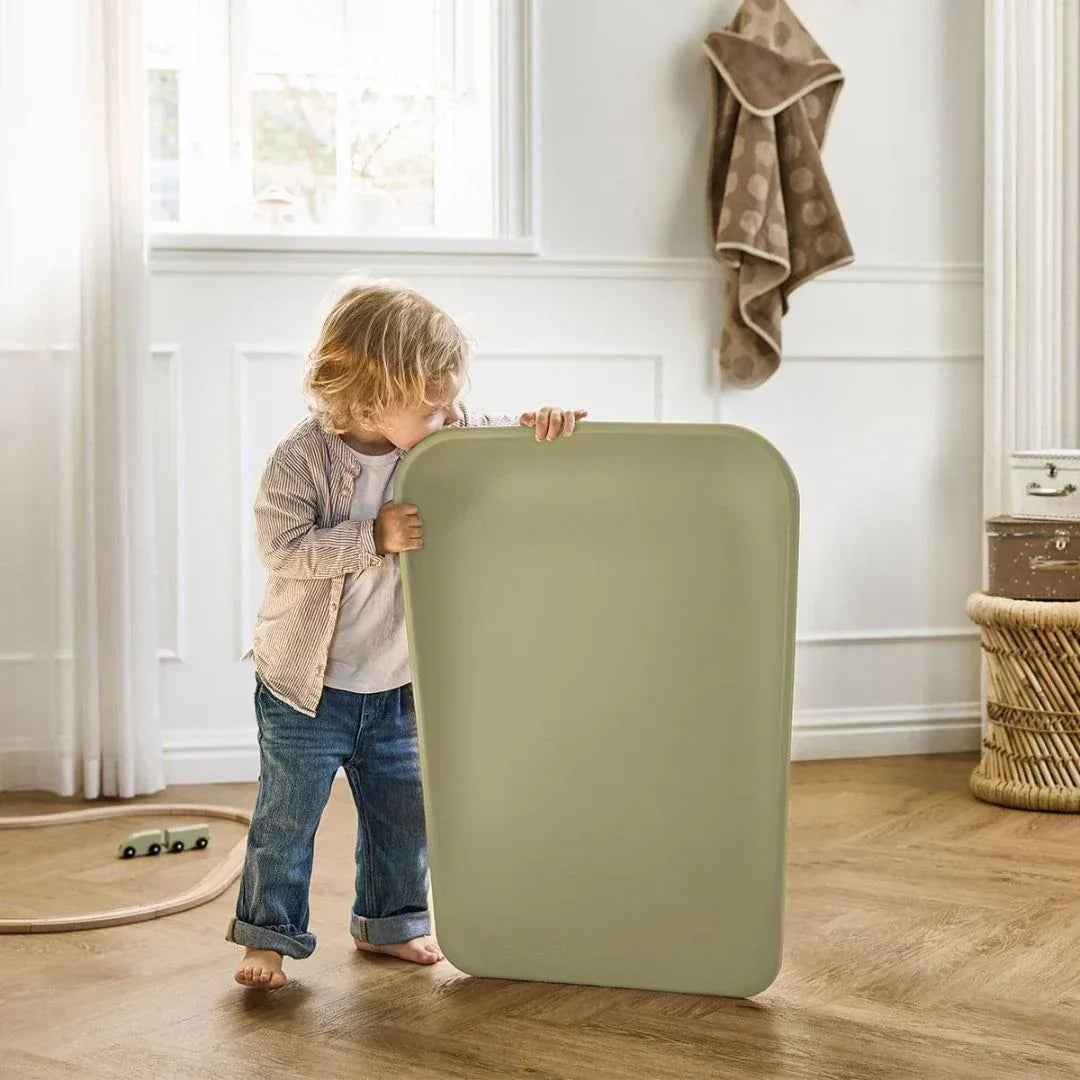 Leander® Previjalna podloga Matty™ Olive Limited Edition Leander