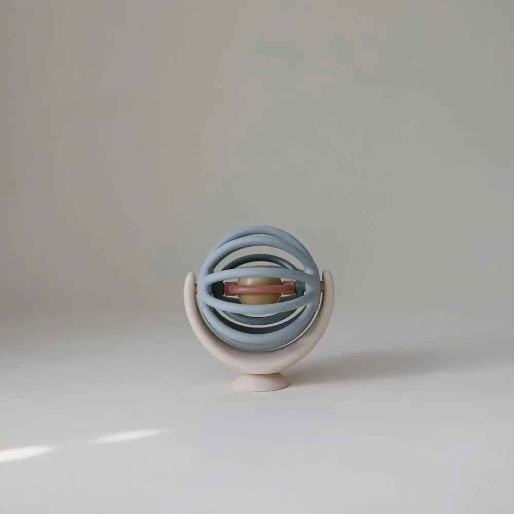 Mushie® Silikonska igrača Spinner Ball Mushie
