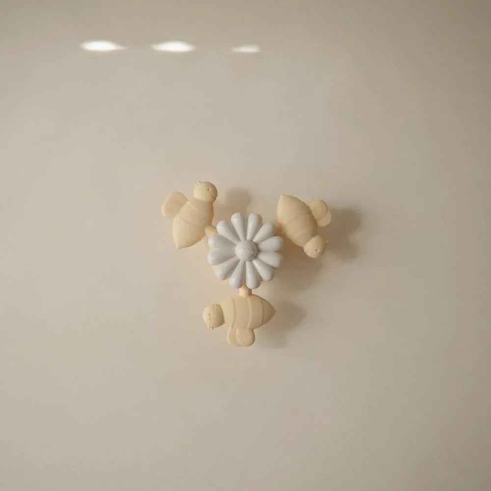 Mushie® Silikonska igrača Spinner Toy Bee Mushie