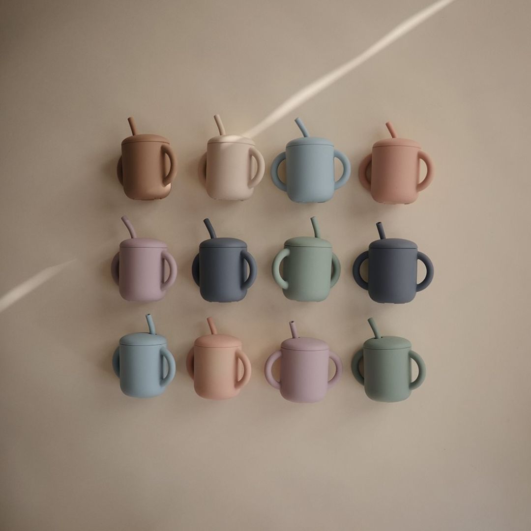 Mushie® Silicone Cup with Straw Cambridge Blue – slika 3