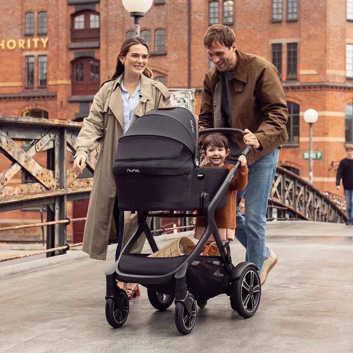 Nuna® Otroški voziček 4v1 Demi™ Next z rolko + Arra™ Flex Caviar + Isofix baza Next Nuna