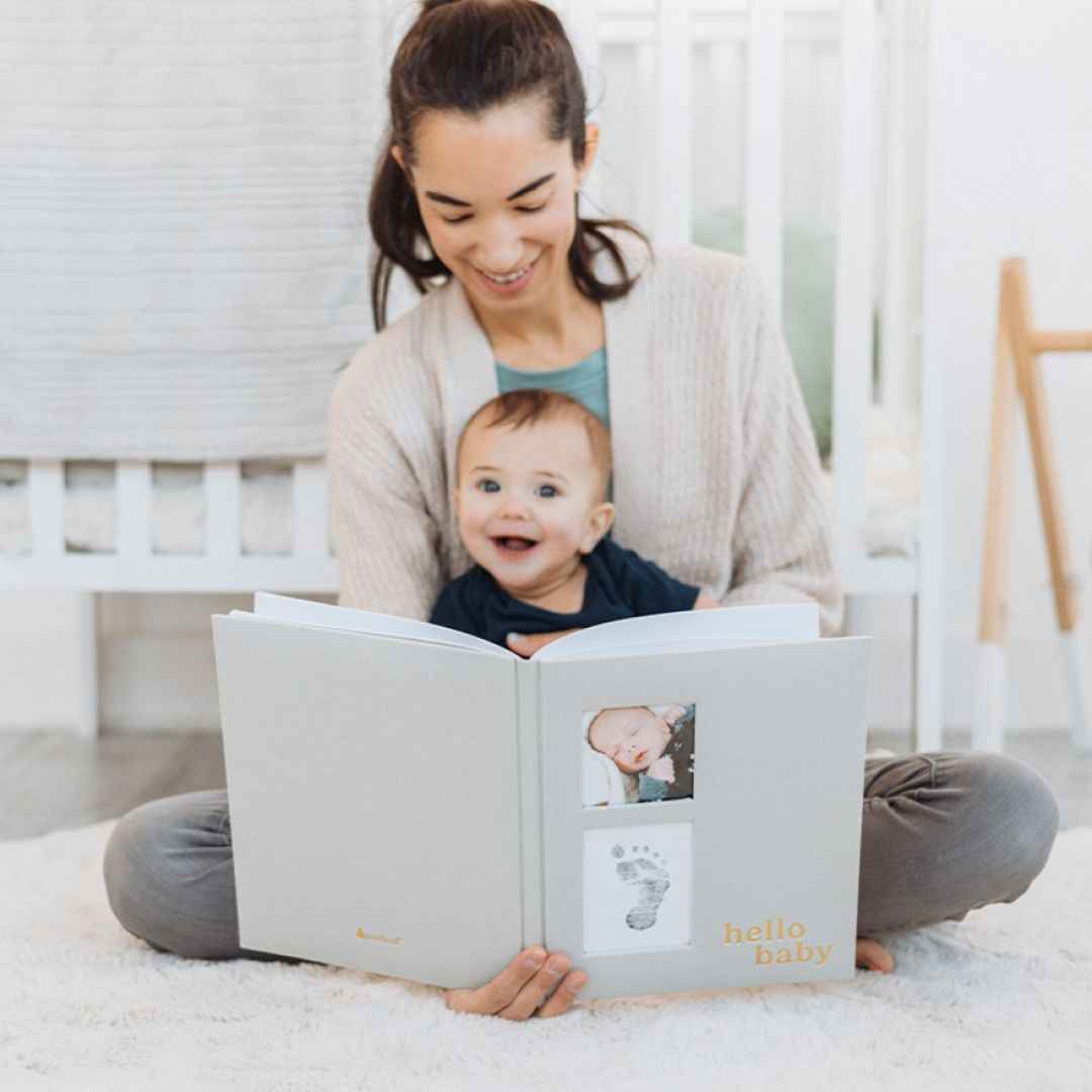 Pearhead® Hello Baby Babybook dnevnik dragocenih spominov Pearhead