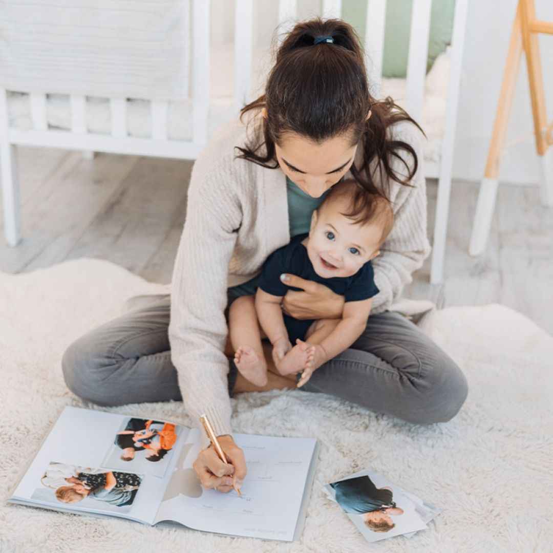 Pearhead® Hello Baby Babybook dnevnik dragocenih spominov Pearhead