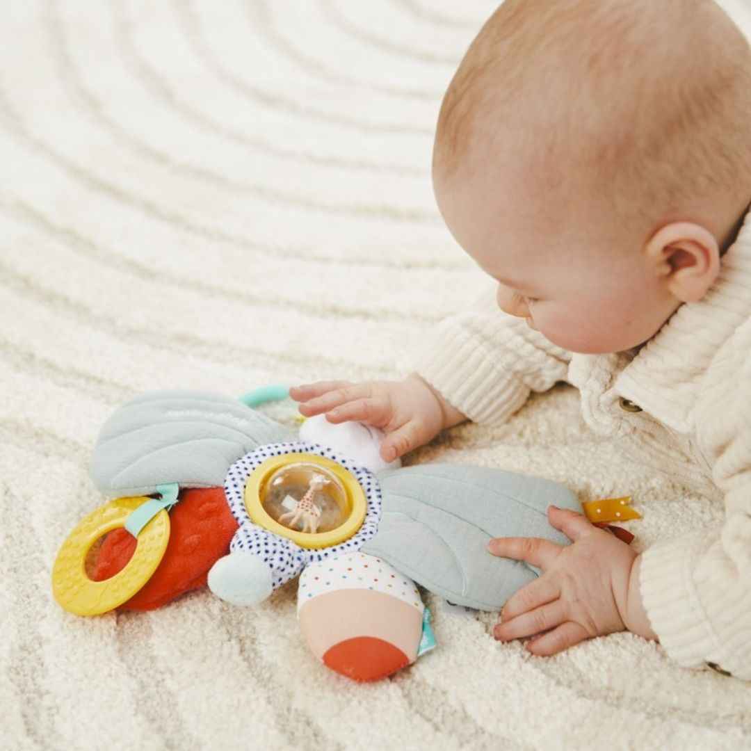 Vulli® Aktivnostna obešanka Metuljček Vulli Sophie la Girafe