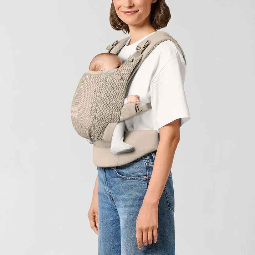 Cybex® Ergonomska nosilka Amya™ (3,2-15 kg) Almond Beige
