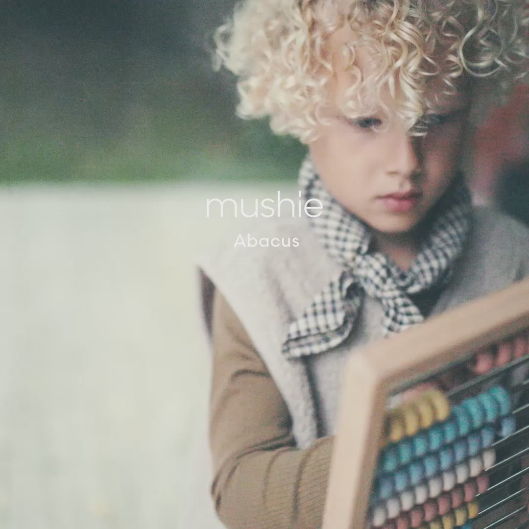 Načíst video: Mushie® Dřevěný abakus